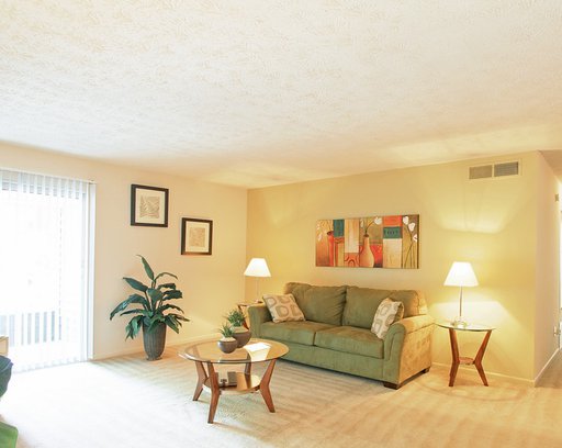 sala de estar en KRC Alderwood Trails en Atlanta, GA